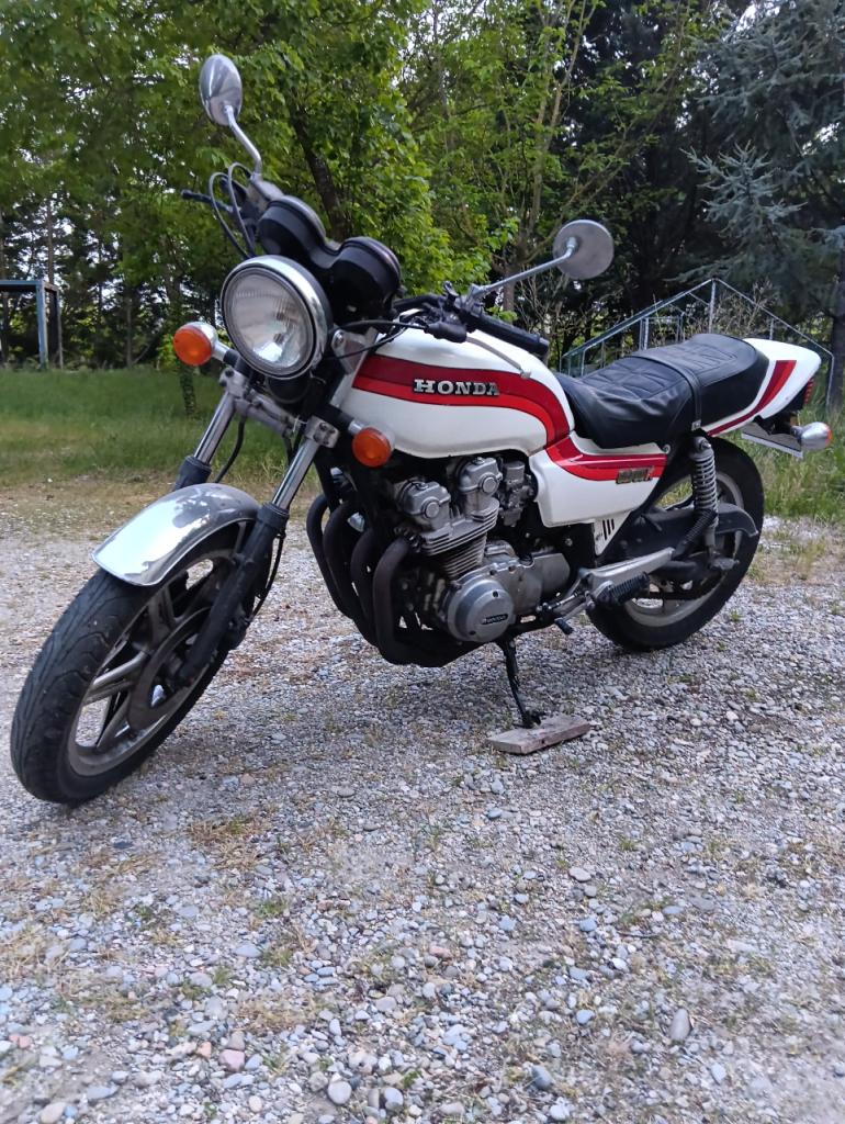 HONDA CB 750 F - 1981 LesAnciennes.com