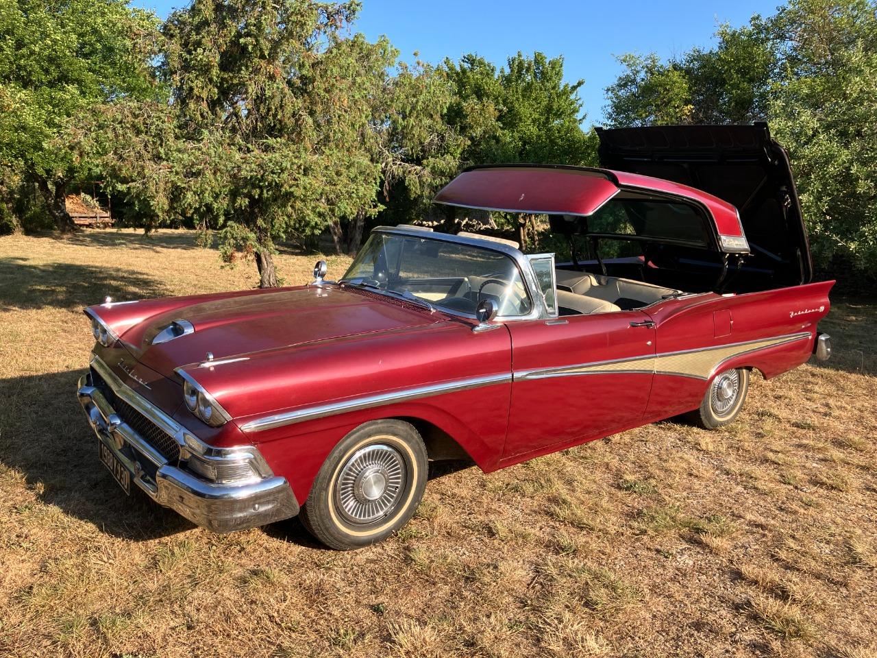 FORD Fairlane Skyliner - 1958 LesAnciennes.com