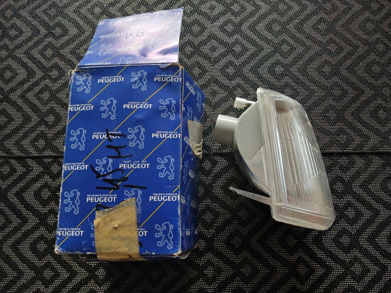 Clignotant droit blanc PEUGEOT 205 LesAnciennes.com