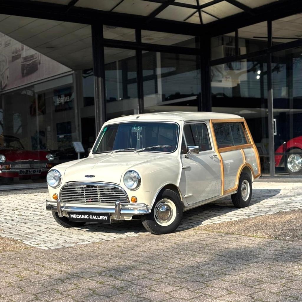 AUSTIN Mini Countryman MkII Mk2 - 1969 LesAnciennes.com