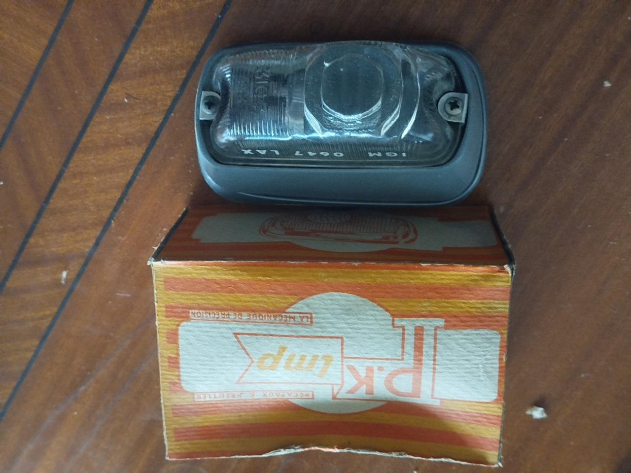 Clignotant avant gauche pour RENAULT Dauphine LesAnciennes.com