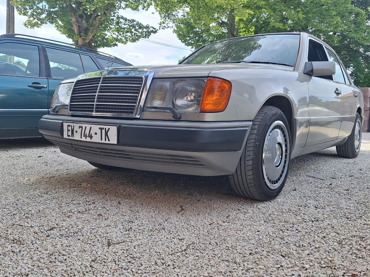 MERCEDES 300 D W124 - 1993 LesAnciennes.com