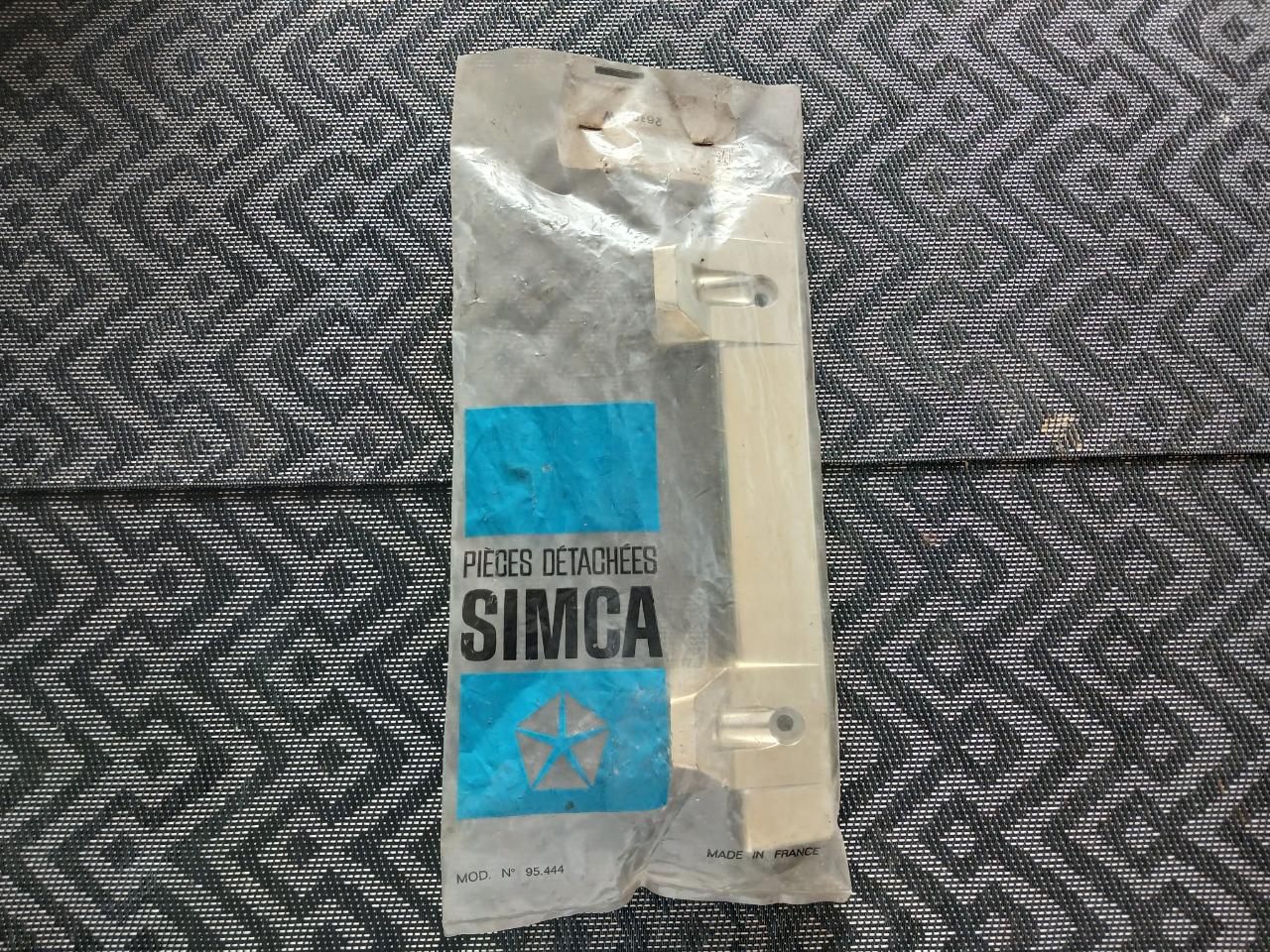 Socle d'accoudoir SIMCA 1100 1301 1501 LesAnciennes.com