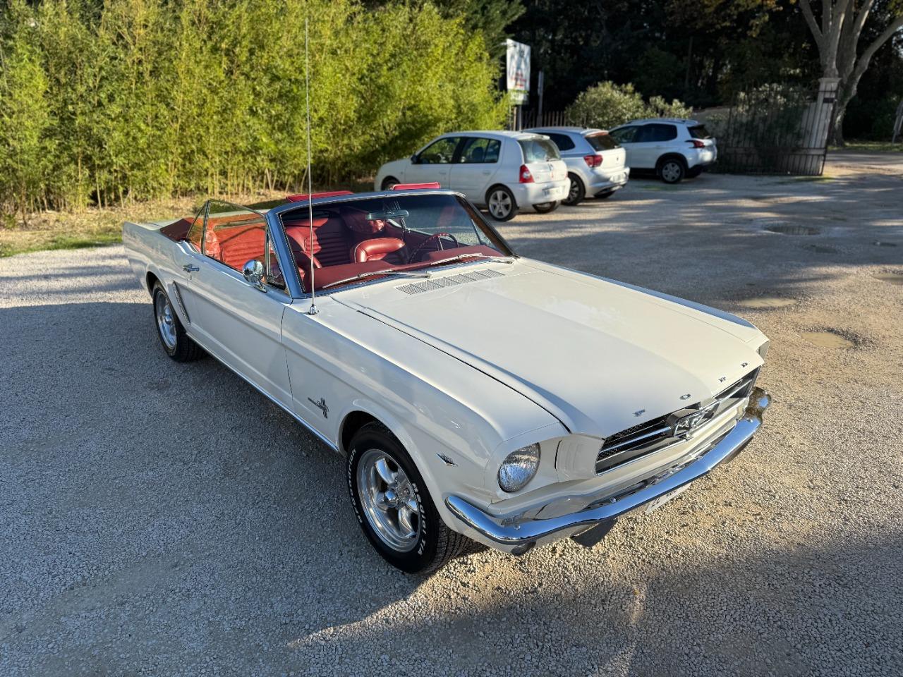 FORD Mustang 289CI Cabriolet - 1965 LesAnciennes.com