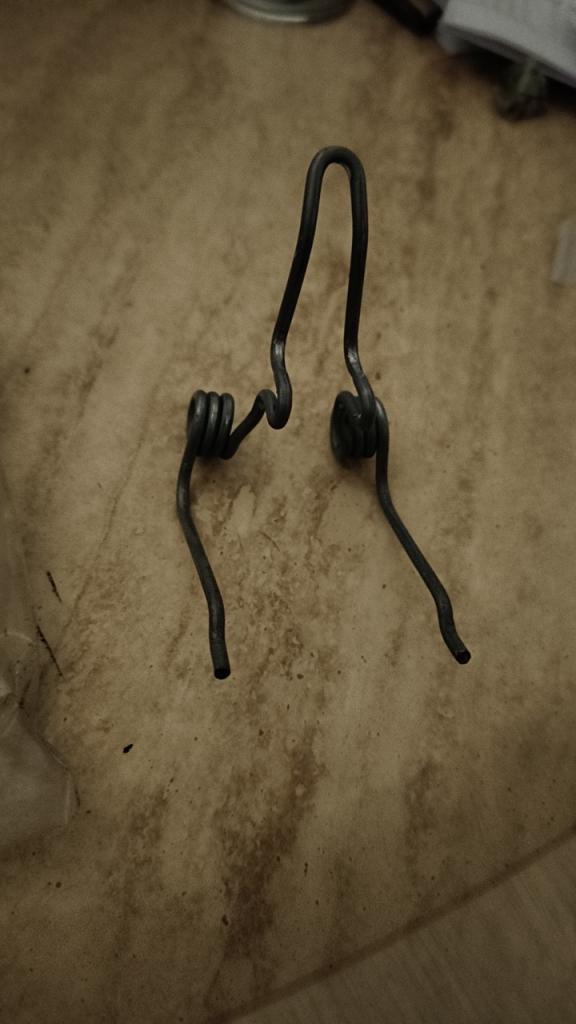 Ressort de maintien de radiat Citroën AX Peugeot LesAnciennes.com