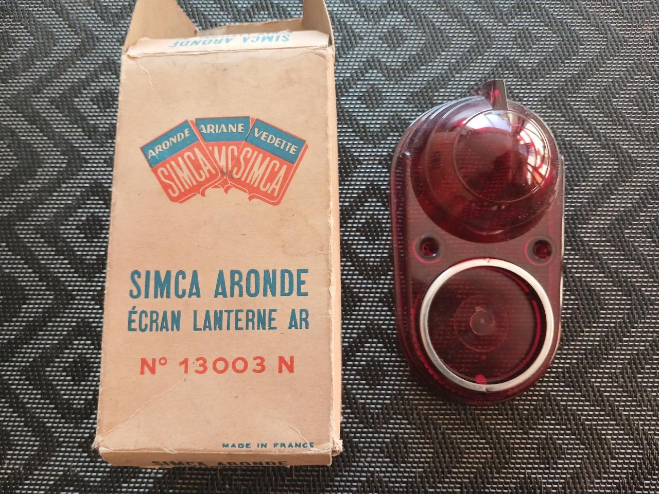 Feu arrière SIMCA Aronde LesAnciennes.com