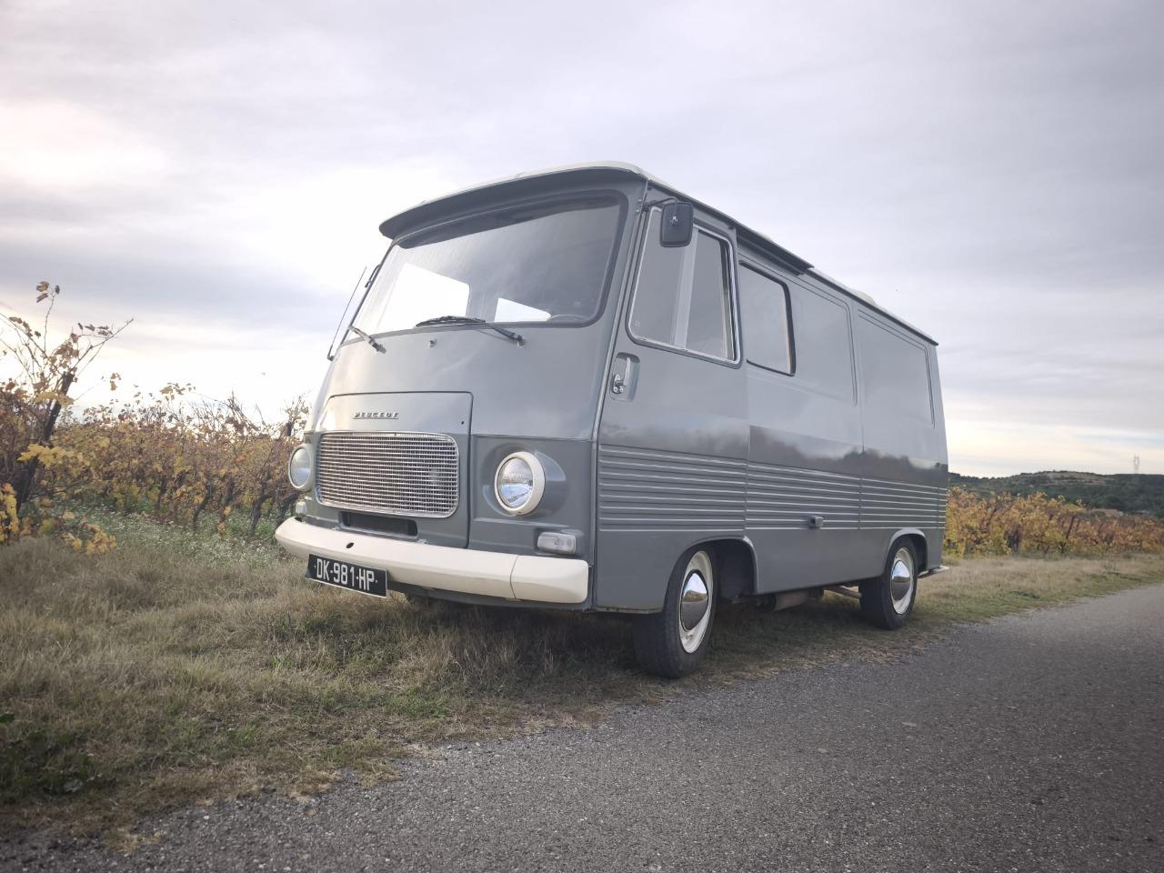 PEUGEOT J7 - 1979 LesAnciennes.com