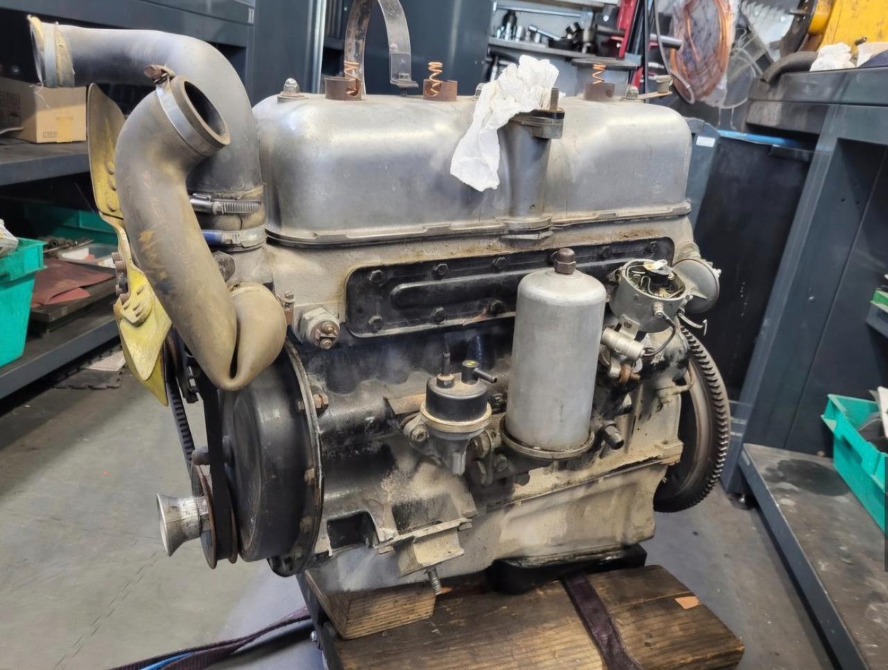 Recherche Moteur PEUGEOT 403 Berline essence 8cv LesAnciennes.com