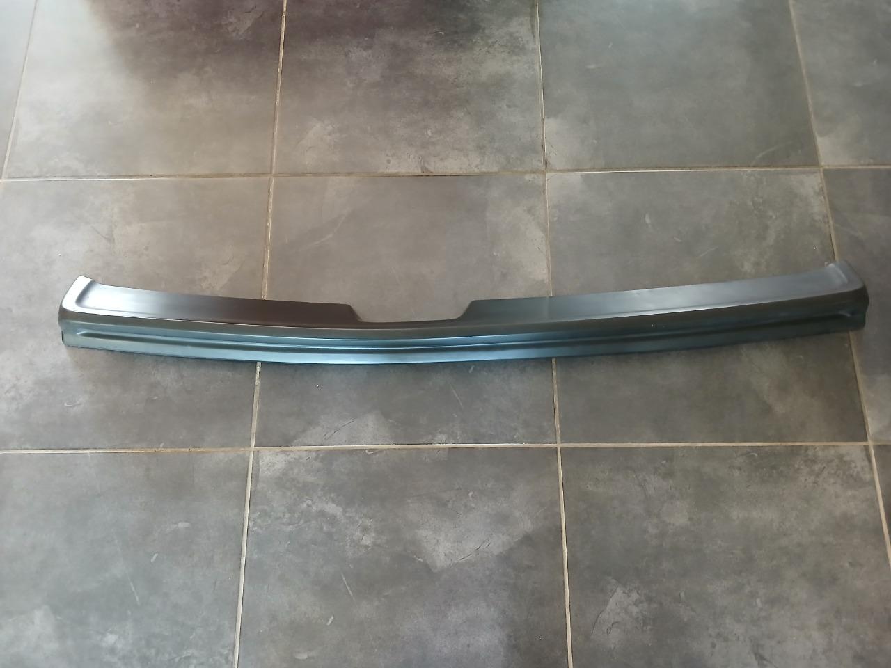 Béquet / aileron PEUGEOT 205 LesAnciennes.com