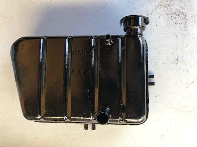 Rèservoir d'eau Ferrari Mondial 8 LesAnciennes.com
