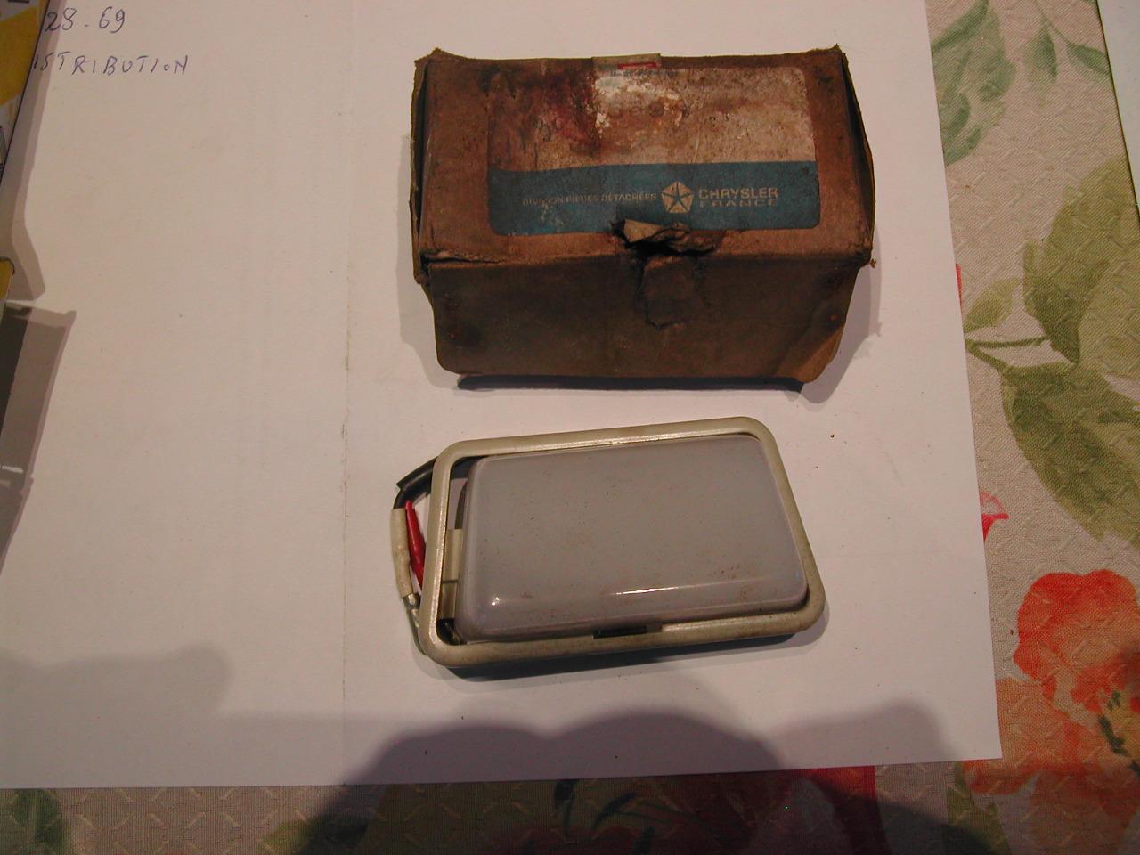 Eclairage plafonnier SIMCA 1100 LesAnciennes.com