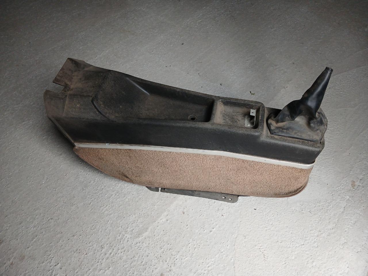 Console centrale AUDI 100 C1 berline LesAnciennes.com