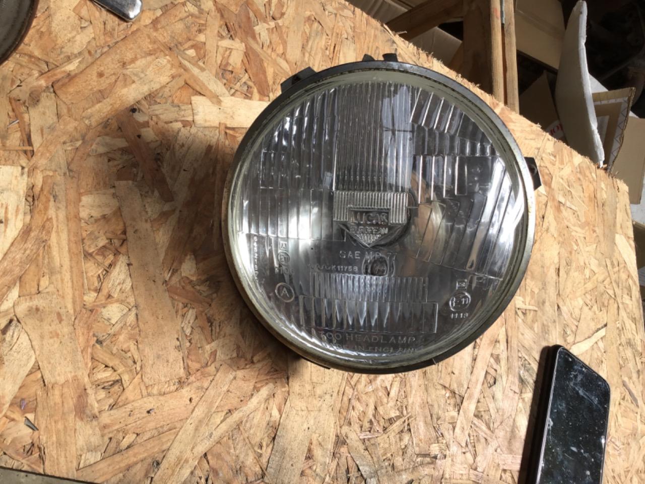 PHARE LUCAS FORD TRANSIT MK1 LesAnciennes.com