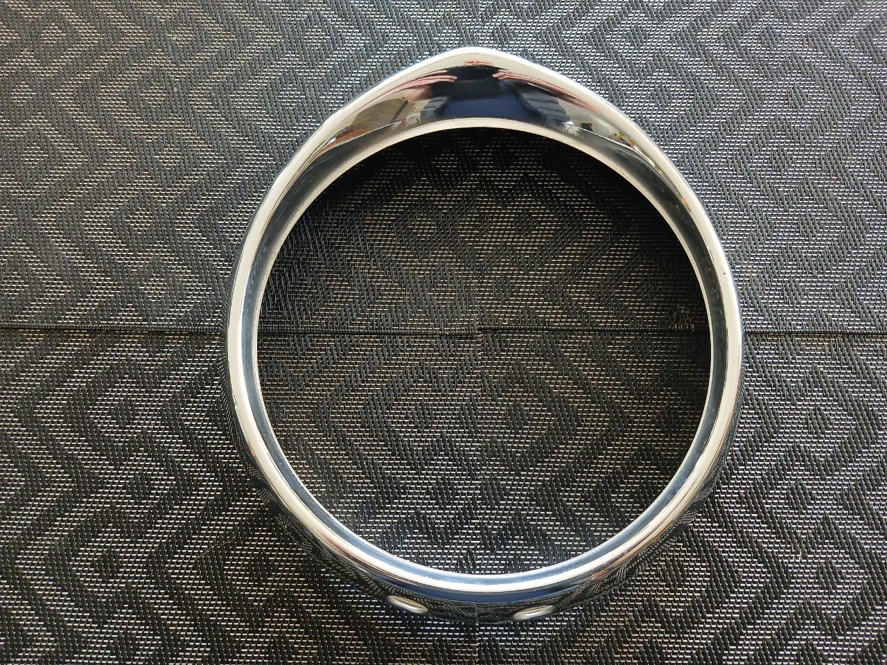 Cerclage de phare PEUGEOT 404 LesAnciennes.com