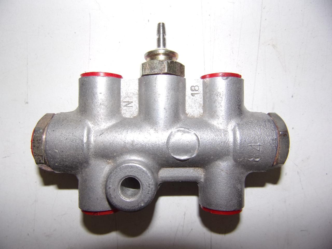 Répartiteur de freinage SIMCA Rallye 2 et 3 LesAnciennes.com