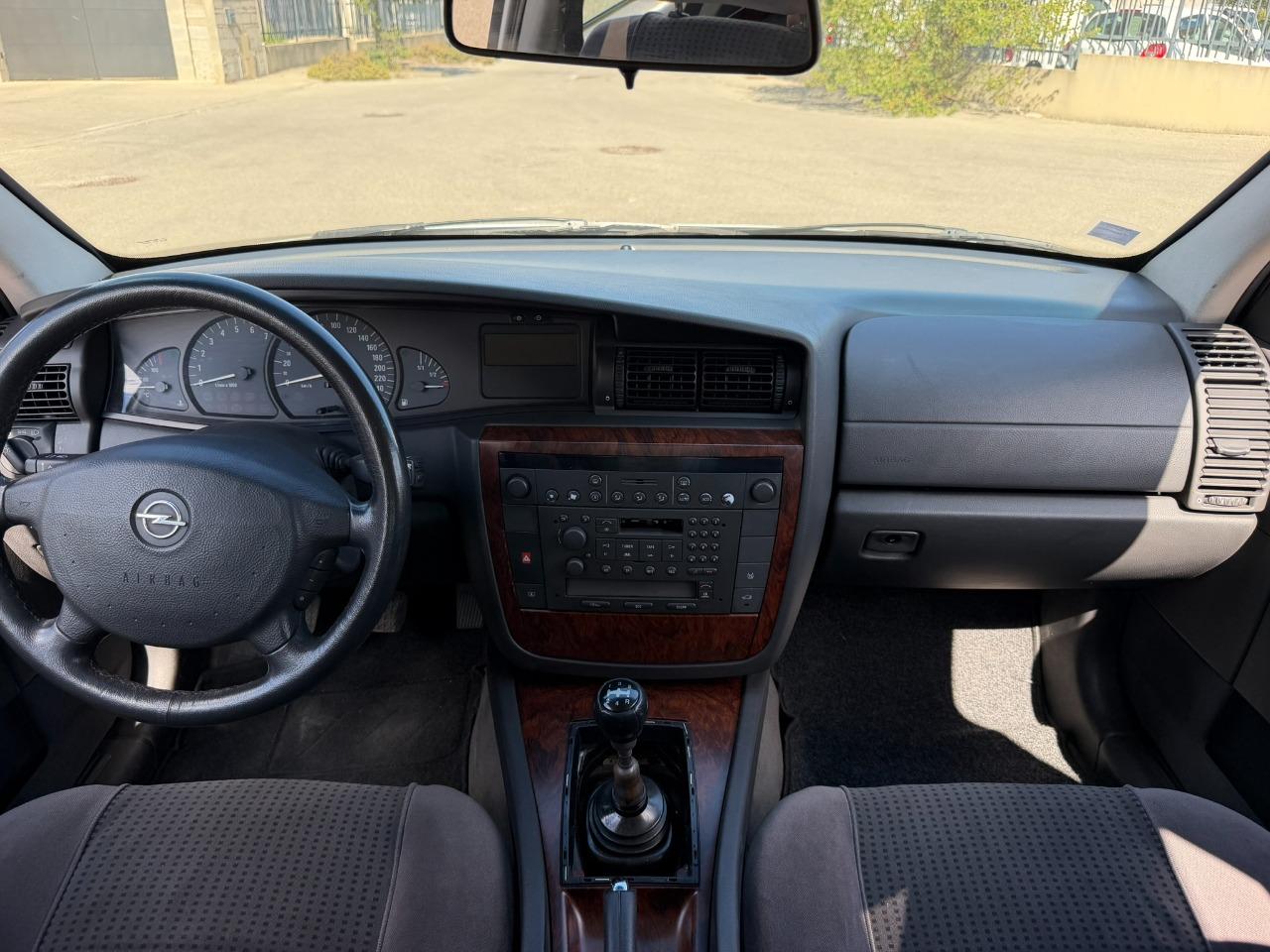 2000 Opel Omega, foto 7