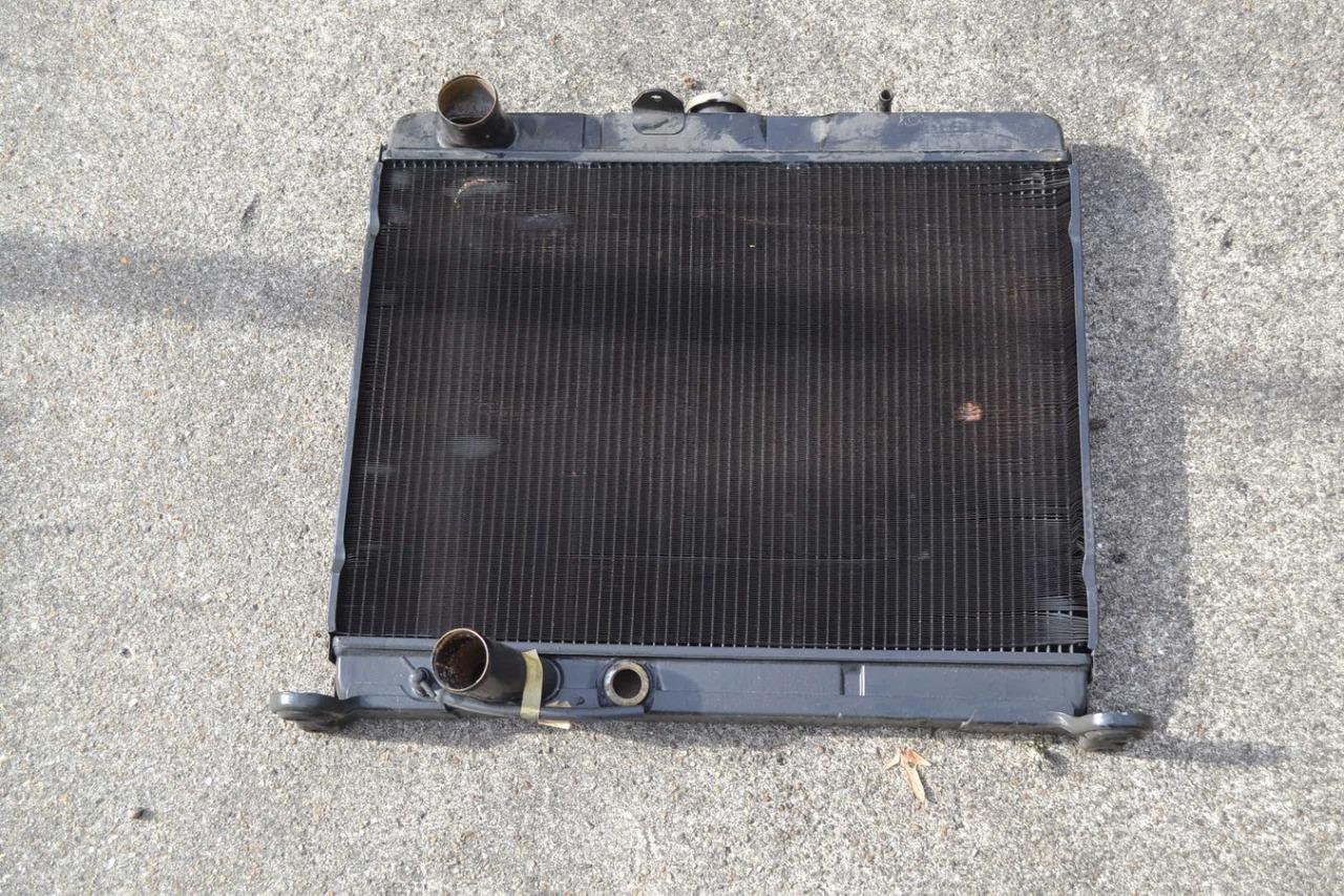 Radiateur refroidissement PEUGEOT 504 2L1 Diesel LesAnciennes.com