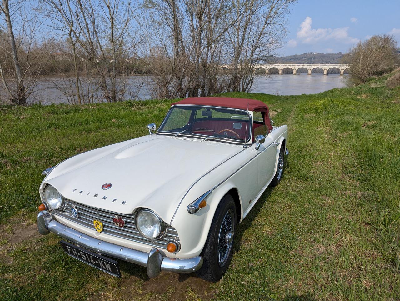 TRIUMPH TR4A - 1967 LesAnciennes.com