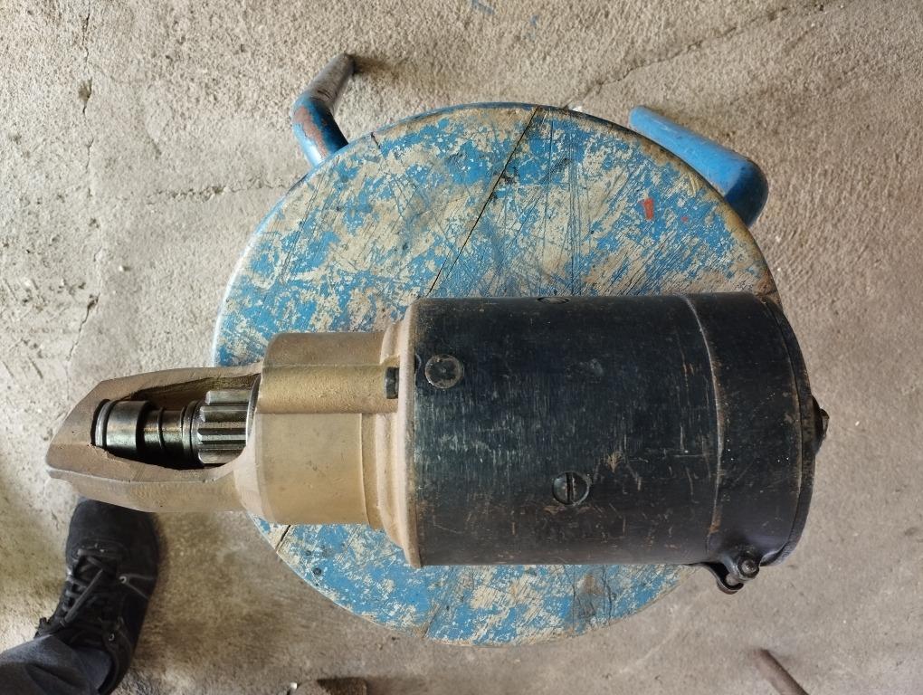 Démarreur Citroën Traction 11 B LesAnciennes.com