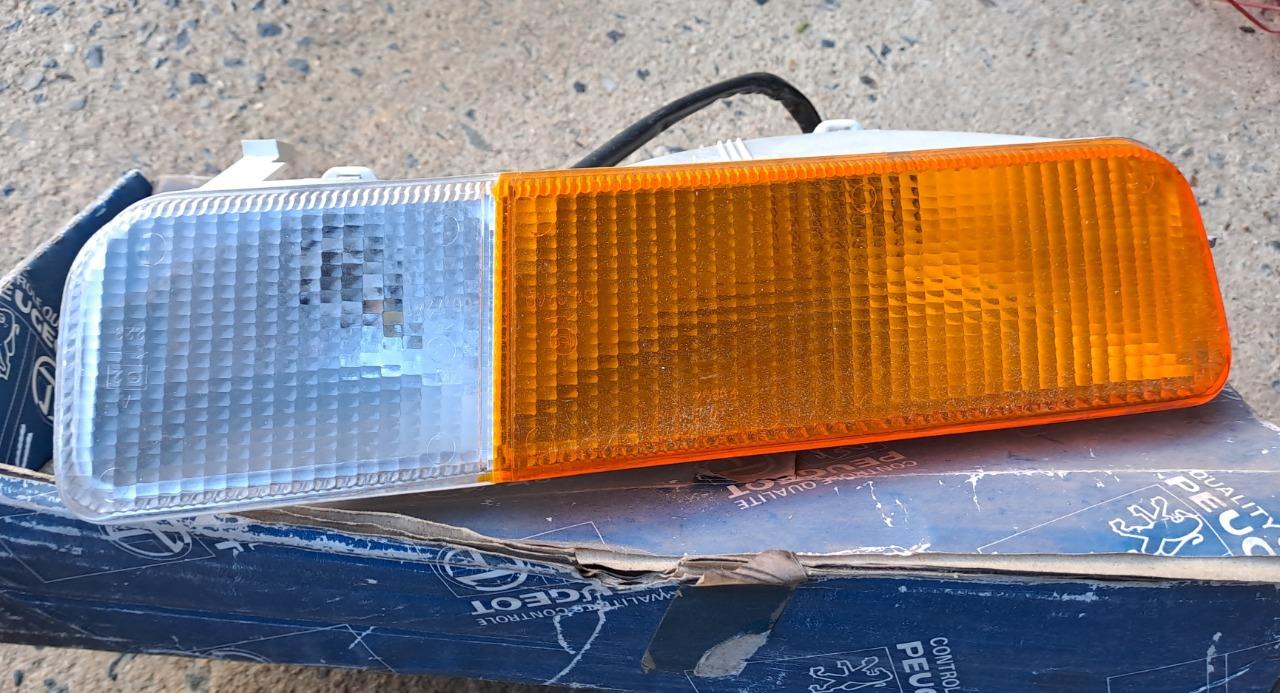 Clignotant PEUGEOT 505 LesAnciennes.com