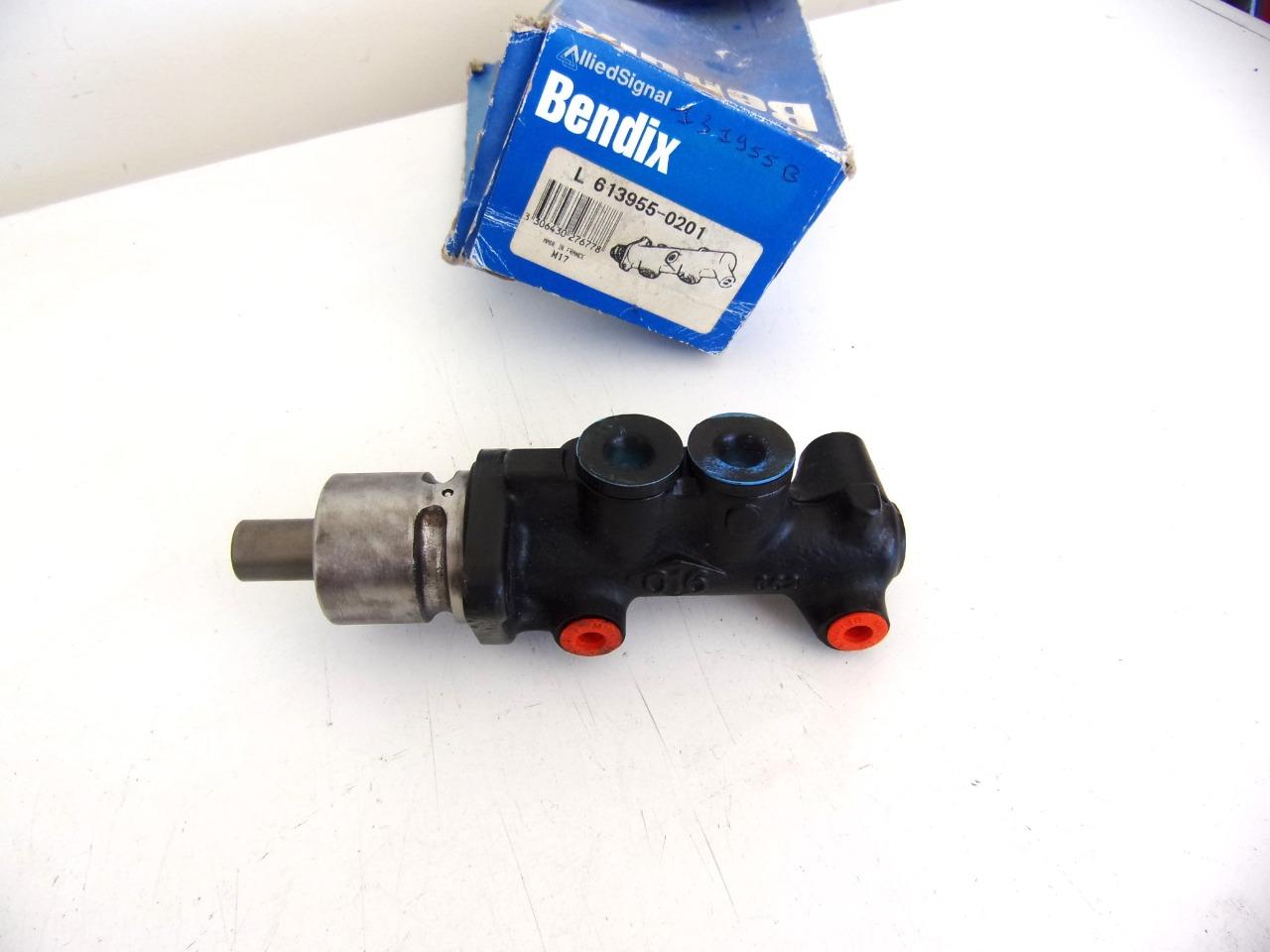 Maître-cylindre de frein RENAULT Twingo 1 LesAnciennes.com