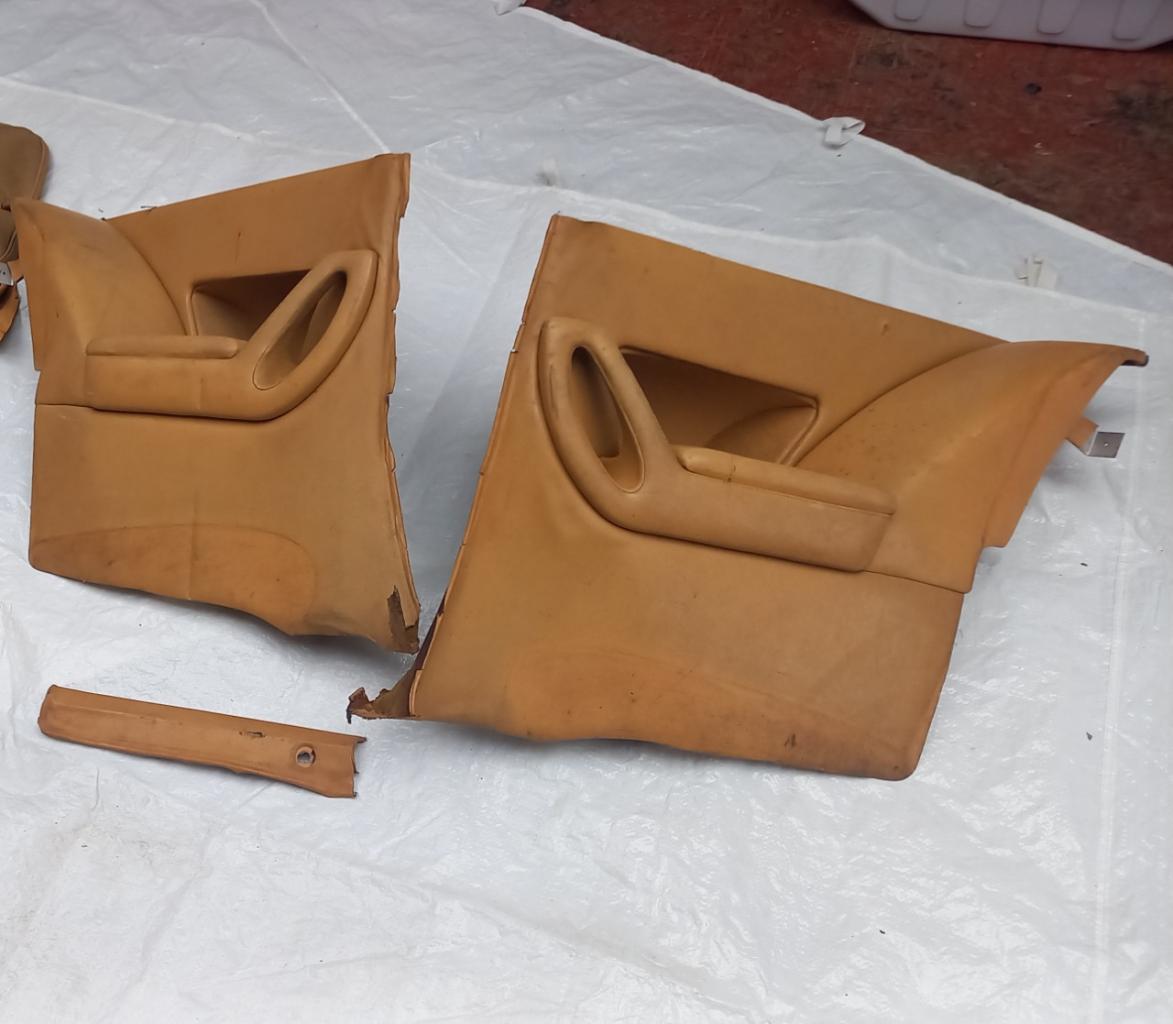 Panneaux portes FERRARI 400 LesAnciennes.com