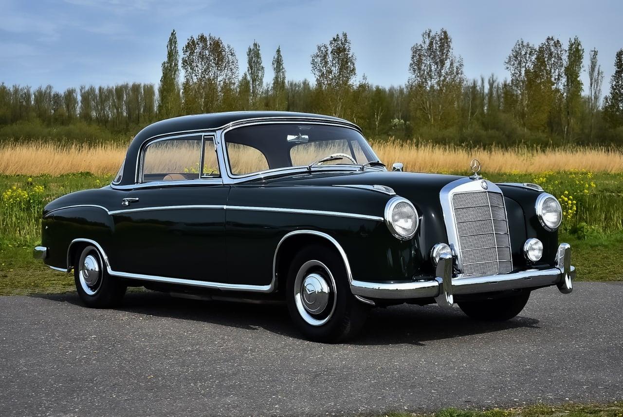 1960 Mercedes-Benz 220SE "Ponton" Sunroof Coupe 2, LesAnciennes.com