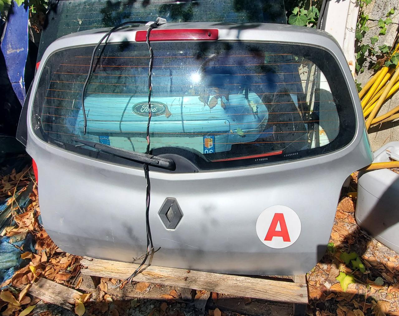 Hayon RENAULT TWINGO 2 bon état, avec son faisceau LesAnciennes.com