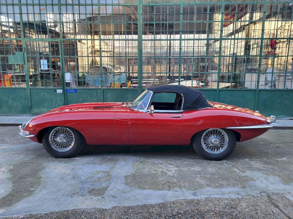 JAGUAR Type E 3. 8 L Roadster I S - 1964 LesAnciennes.com