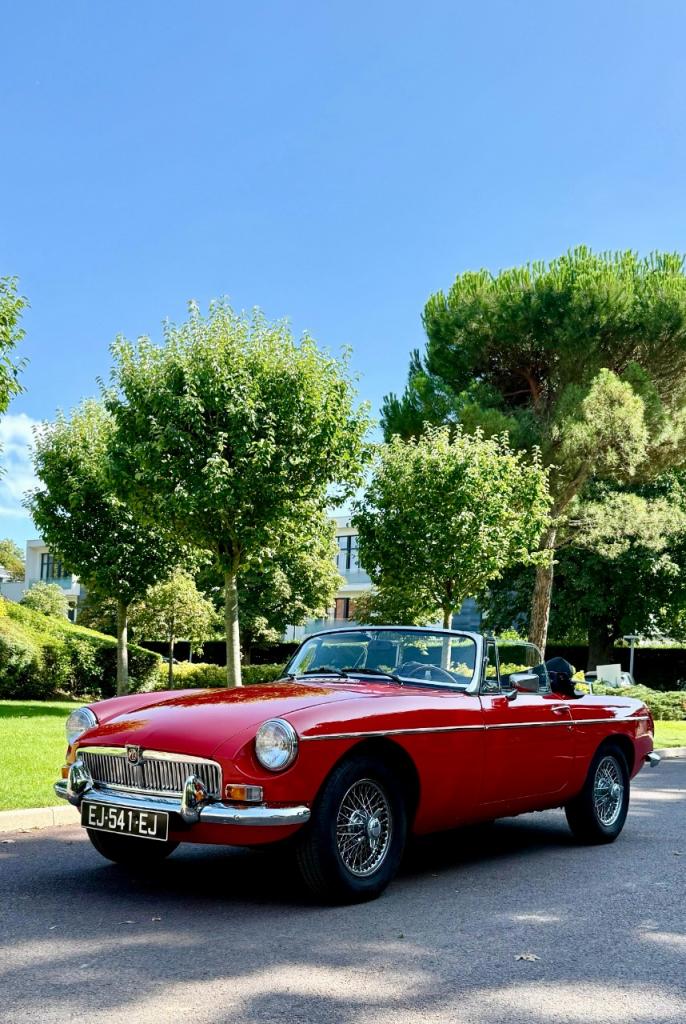 MG MGB Roadster - 1977 LesAnciennes.com
