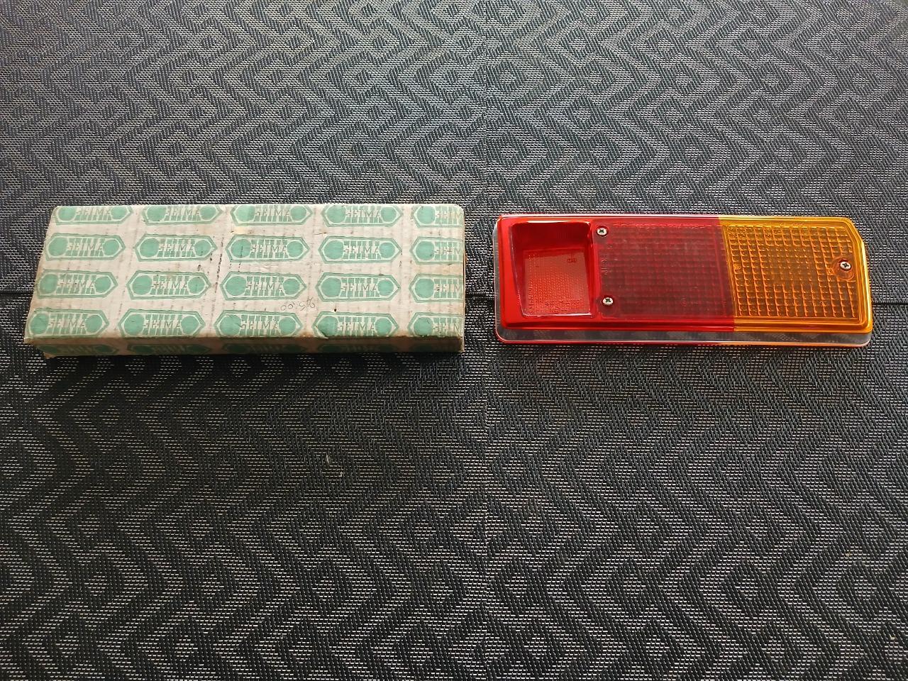 Feu arrière droit ALPINE RENAULT A310 série 1 LesAnciennes.com