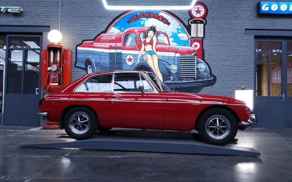 MG MGB COUPE - 1973 LesAnciennes.com