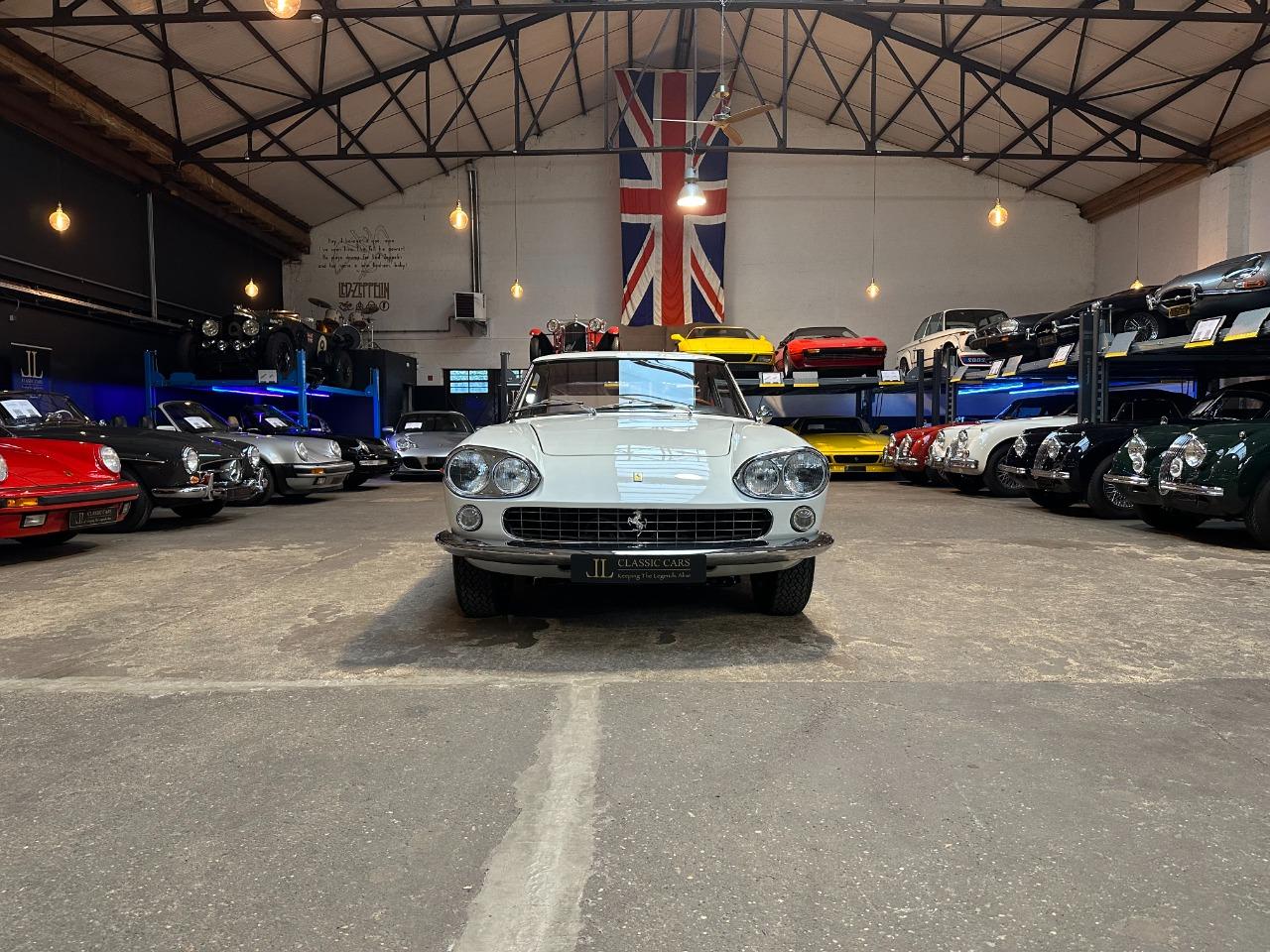 FERRARI 330 GT 2+2 - 1964 LesAnciennes.com