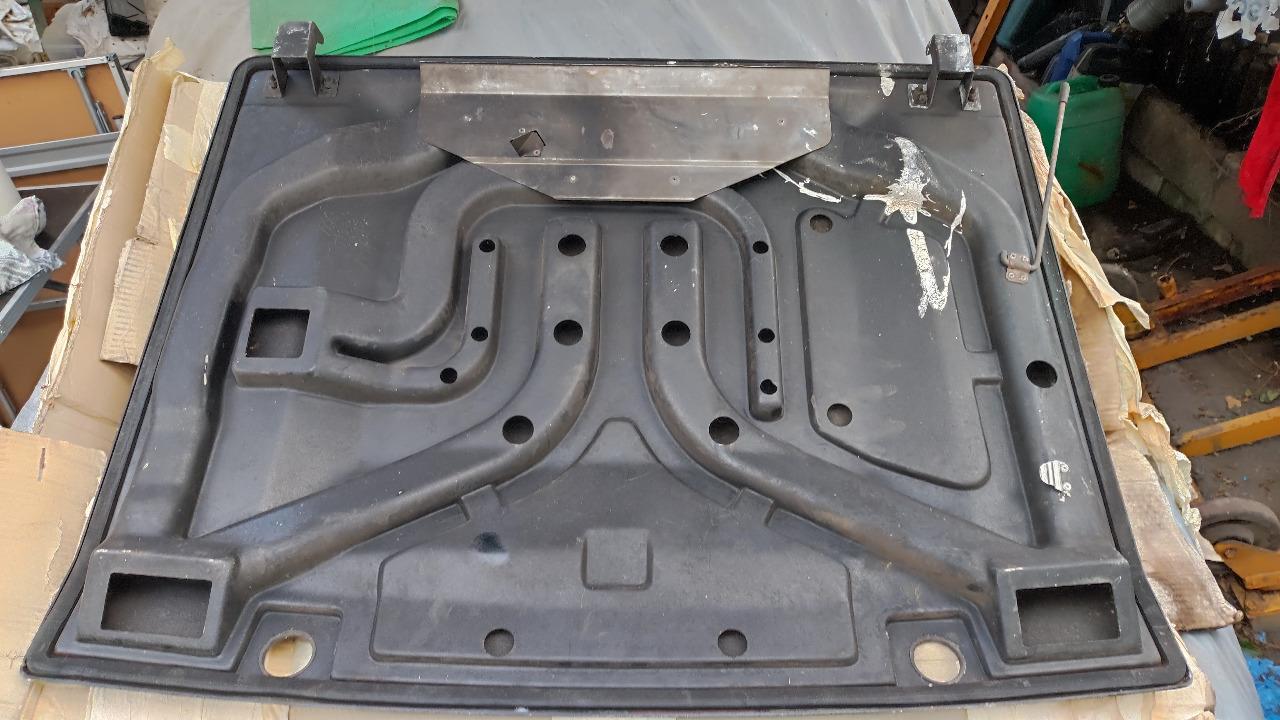 Capot moteur arrière Alpine GTA LesAnciennes.com