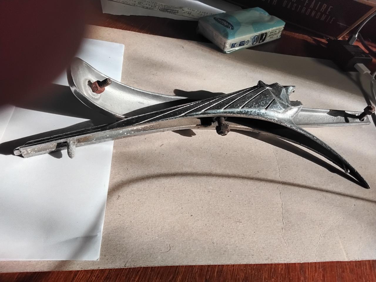 Lion PEUGEOT 203 LesAnciennes.com