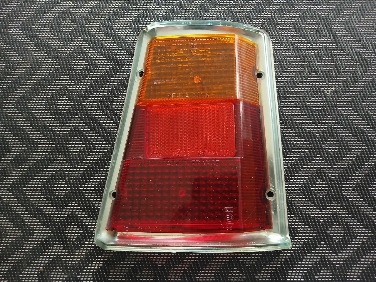 Cabochon de feu arrière droit CITROEN Ami 8 LesAnciennes.com