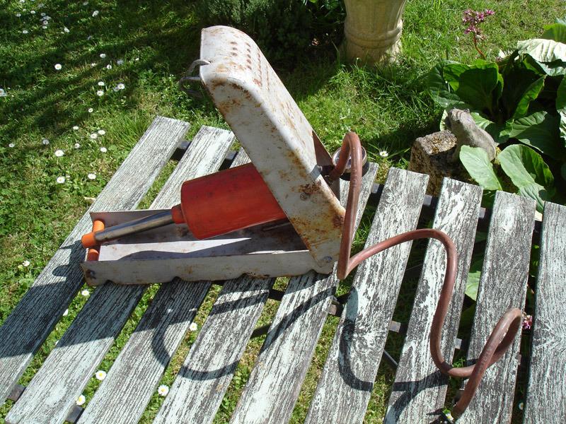 Pompe à pied gonflage Algi France vintage rétro 60 LesAnciennes.com