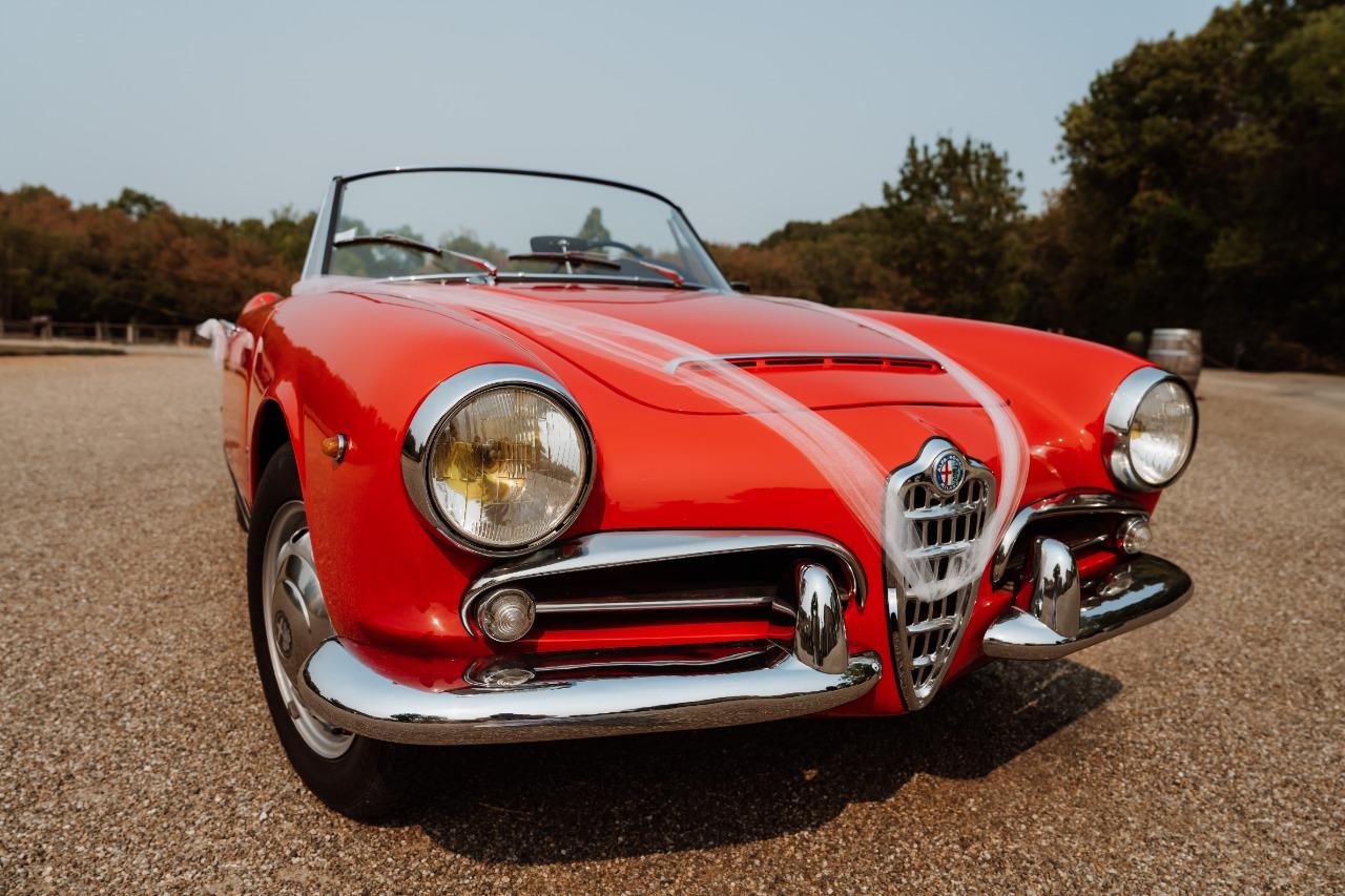 ALFA ROMEO Giulia SPIDER - 1963 LesAnciennes.com