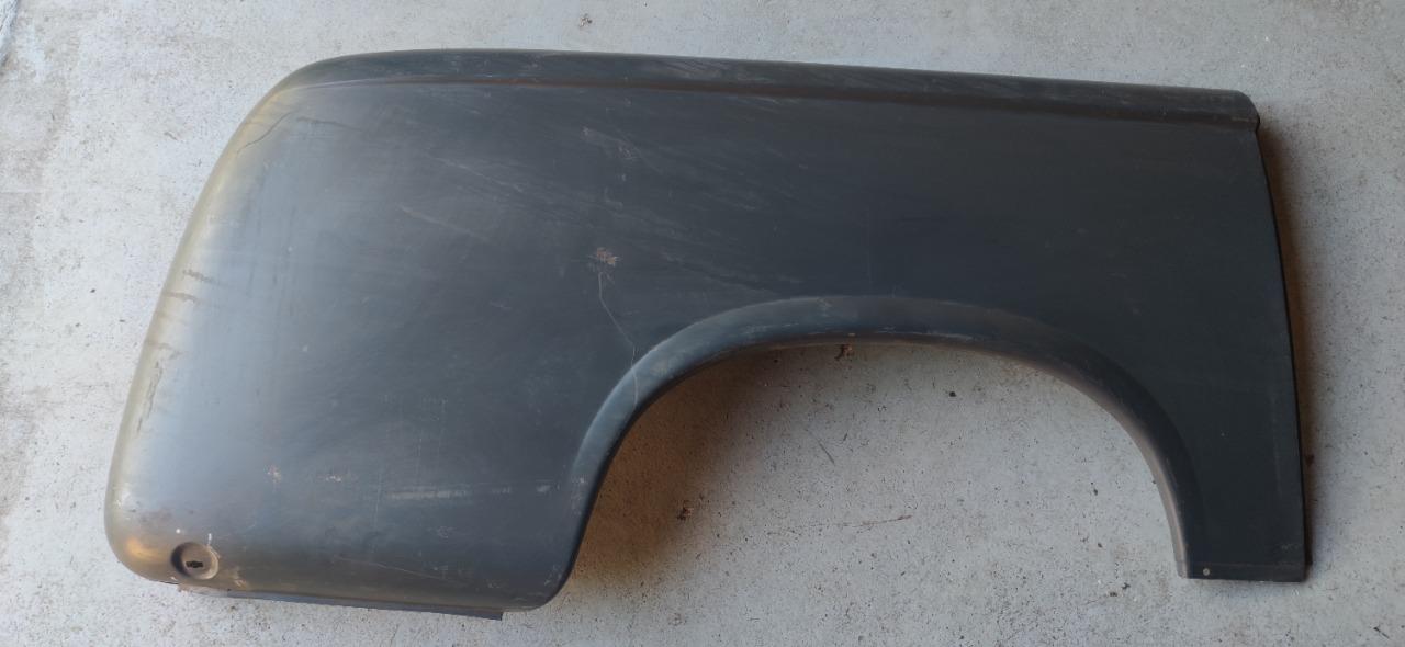 Aile arrière droite PEUGEOT 403 break LesAnciennes.com