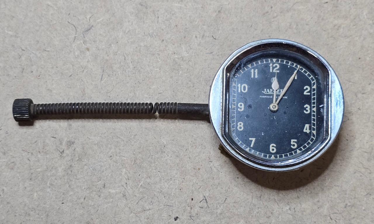 Montre de tableau de bord Jaeger LesAnciennes.com