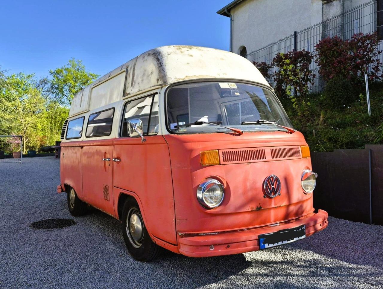 VOLKSWAGEN Combi T2 Bay Window - 1975 LesAnciennes.com