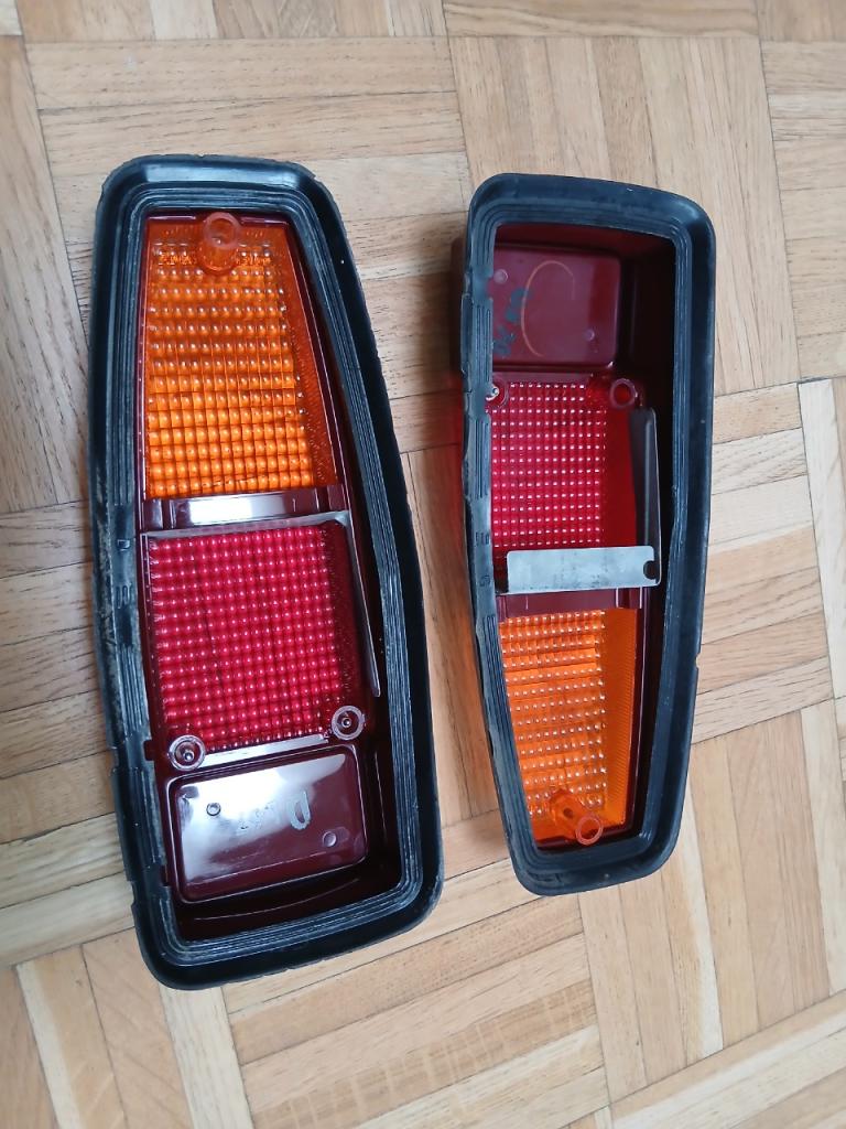 Cabochons Feux arrières RENAULT 8 (R8) LesAnciennes.com