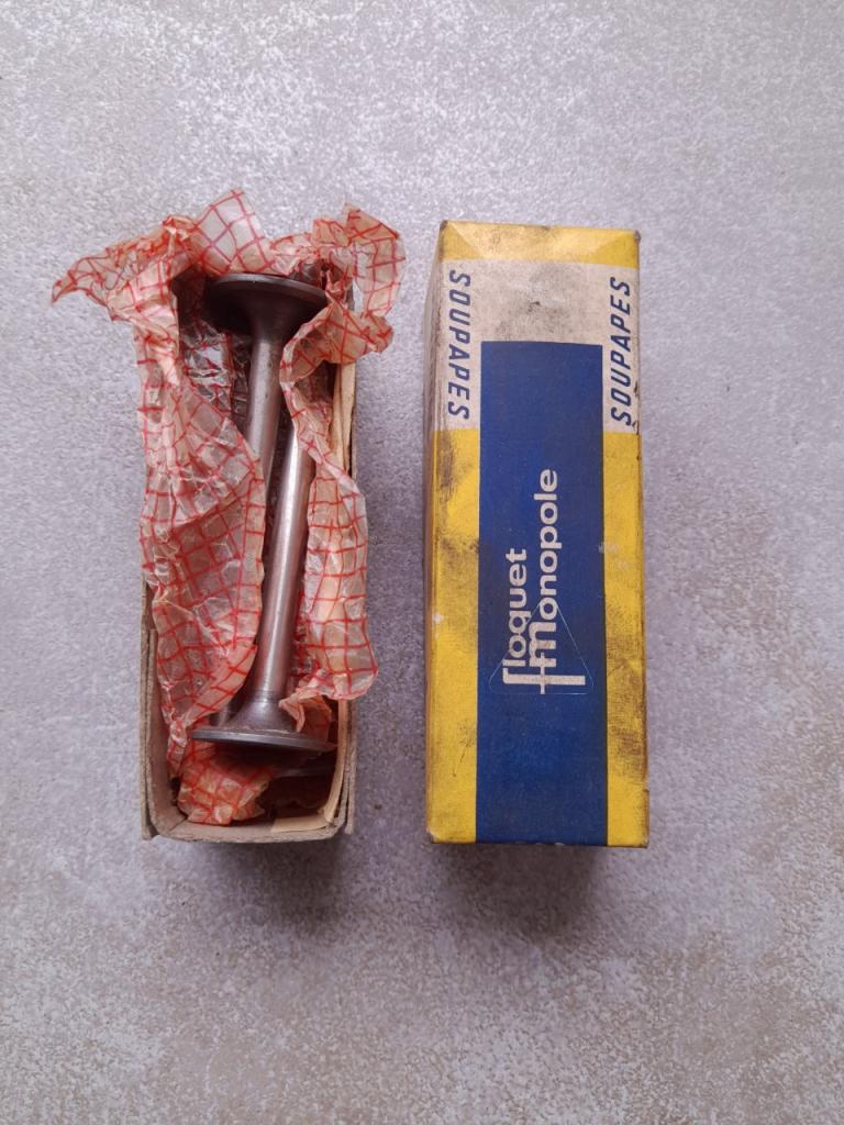 RENAULT 4CV 1063 soupapes LesAnciennes.com