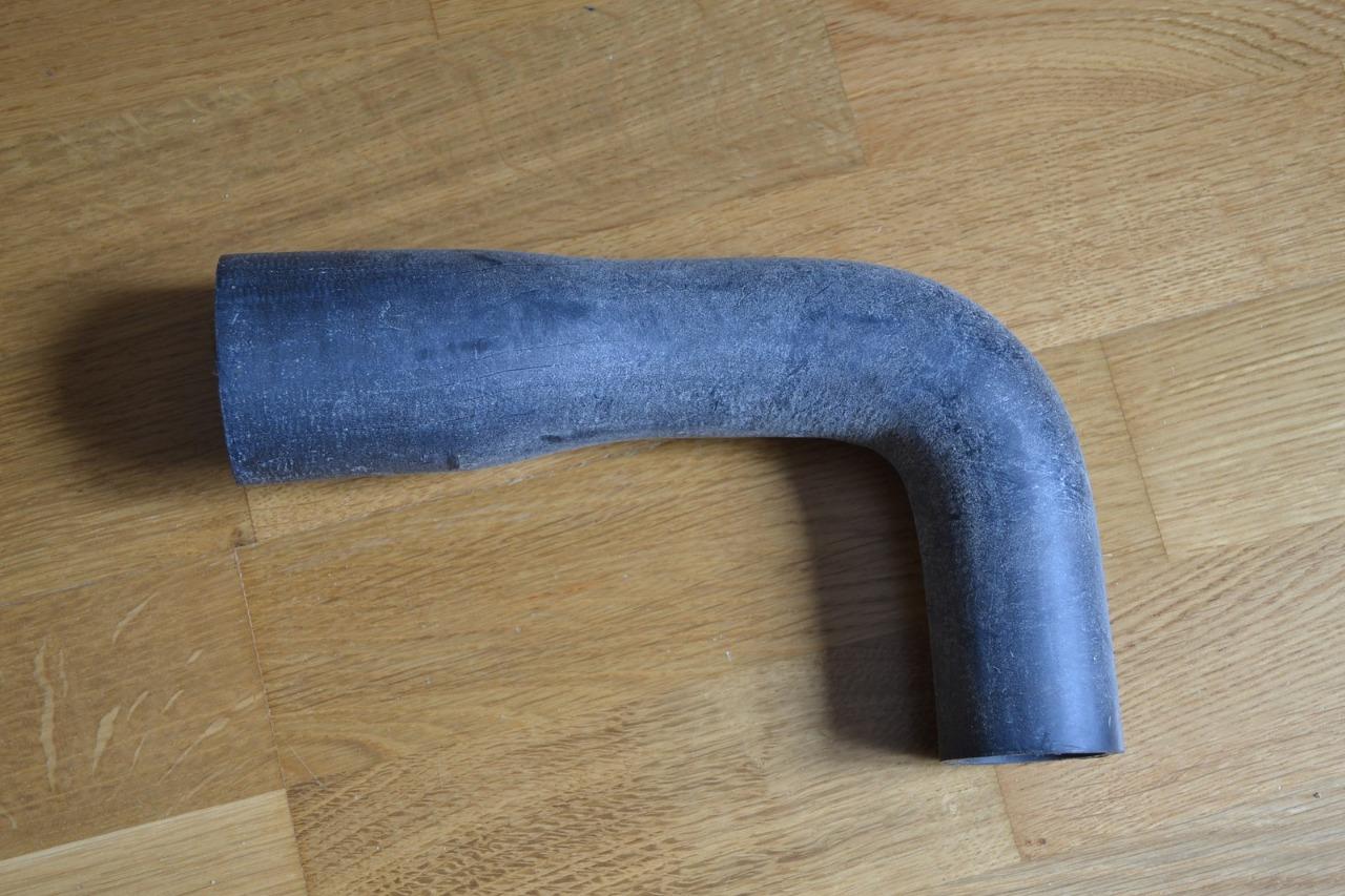 Durite supérieure radiateur PEUGEOT 203, neuve LesAnciennes.com