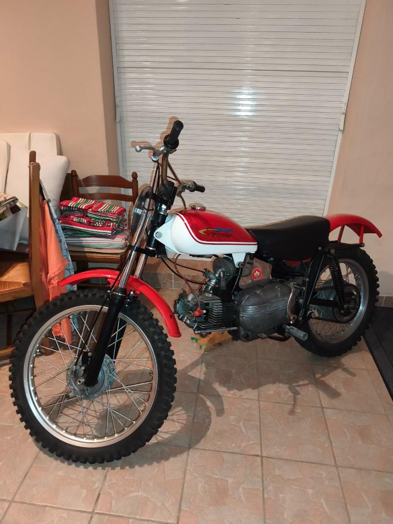 HARLEY DAVIDSON Harley Davidson Aermacchi - 1960 LesAnciennes.com