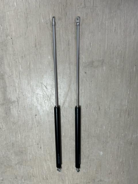 Amortisseurs lunette arrière Alfa Romeo Montreal LesAnciennes.com