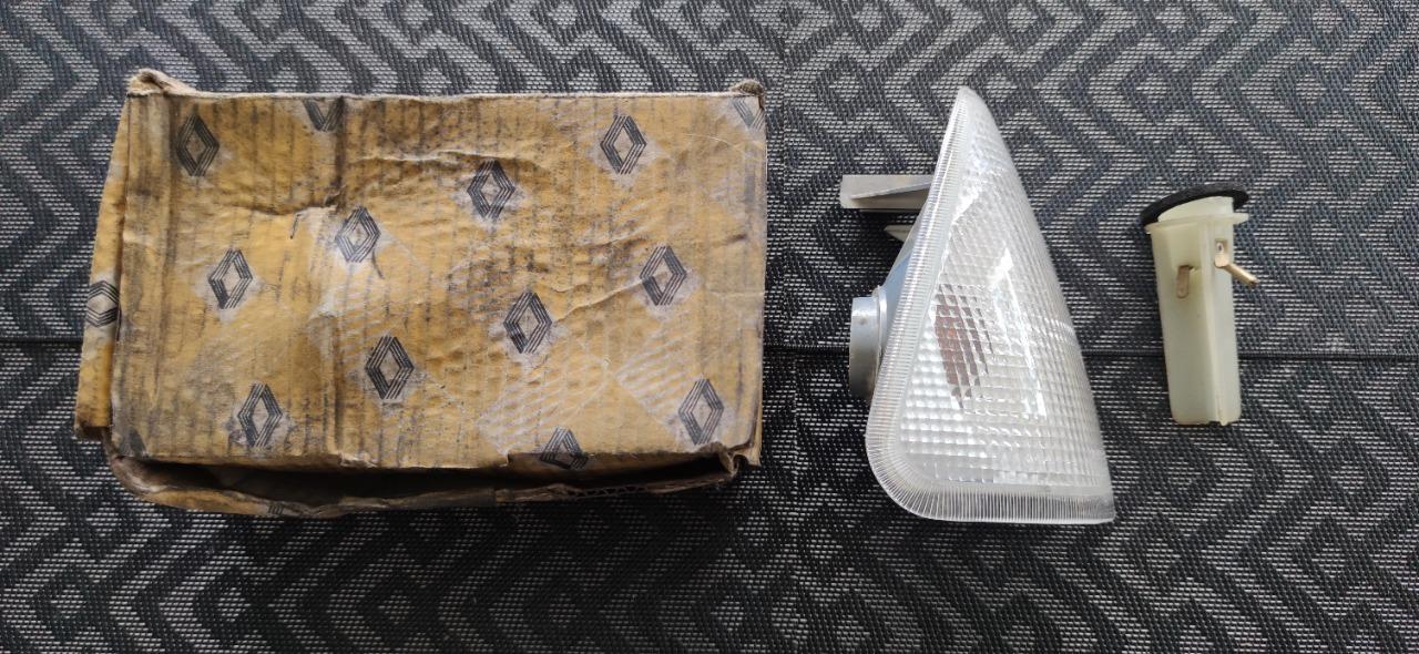 Clignotant droit blanc RENAULT 18 (R18) LesAnciennes.com