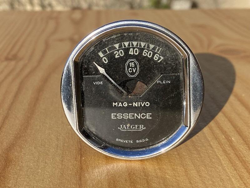 Mano d'essence de CITROEN Rosalie 15cv 6 cylindre LesAnciennes.com