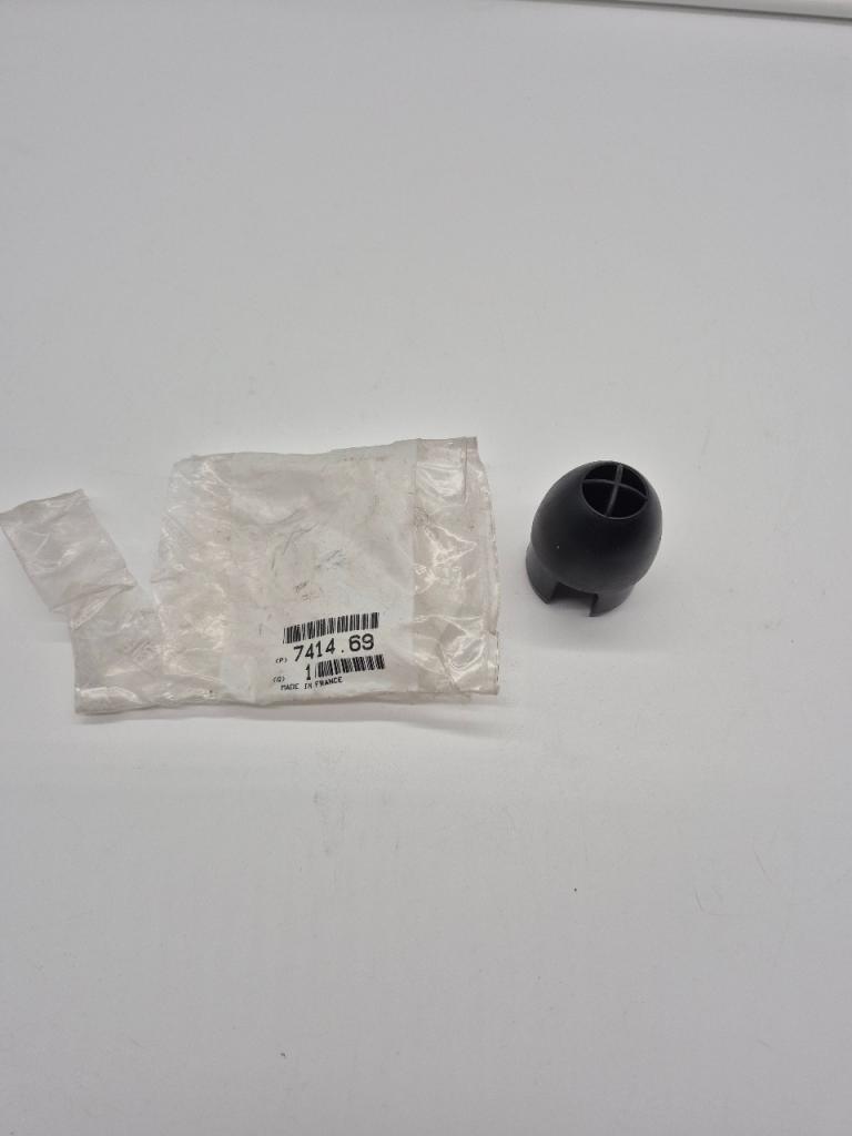 Support / Embout Pare Choc AR PEUGEOT 605 LesAnciennes.com