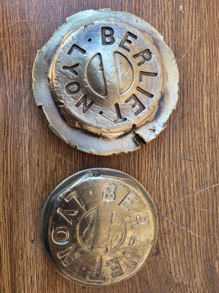 Bouchon de réservoir BERLIET 1915 LesAnciennes.com